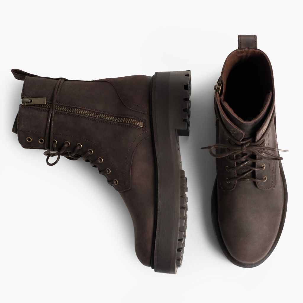 https://cdn.shopify.com/s/files/1/0419/1525/files/1024x1024-Womens-Quest-DarkChocolate-082423-Flatlay.jpg?v=1693929864