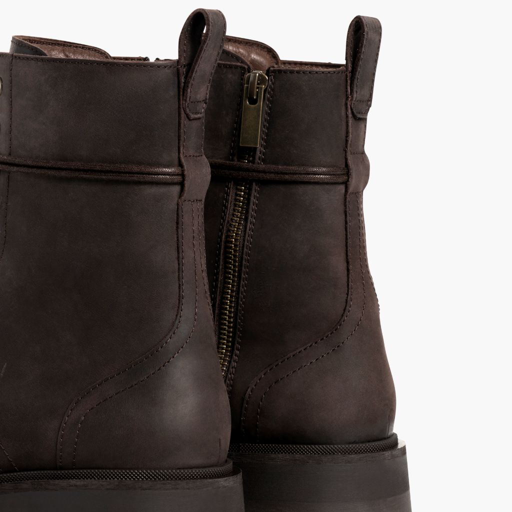 https://cdn.shopify.com/s/files/1/0419/1525/files/1024x1024-Womens-Quest-DarkChocolate-082423-RearDetail.jpg?v=1693929864