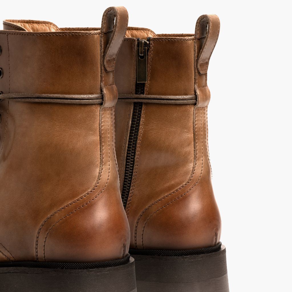 https://cdn.shopify.com/s/files/1/0419/1525/files/1024x1024-Womens-Quest-Natural-010424-Detail_a518f30e-26bc-494d-8cdc-87789204da70.jpg?v=1706724847