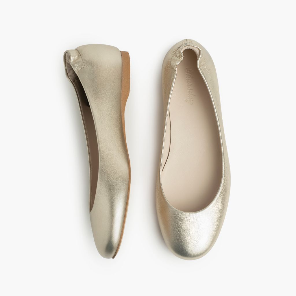 https://cdn.shopify.com/s/files/1/0419/1525/files/1024x1024-Womens-Scrunch-Gold-052623-Flatlay1.jpg?v=1689009246