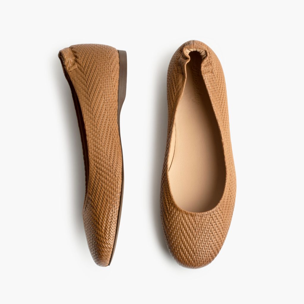 https://cdn.shopify.com/s/files/1/0419/1525/files/1024x1024-Womens-Scrunch-TanEmbossed-060123-Flatlay1.jpg?v=1689014808