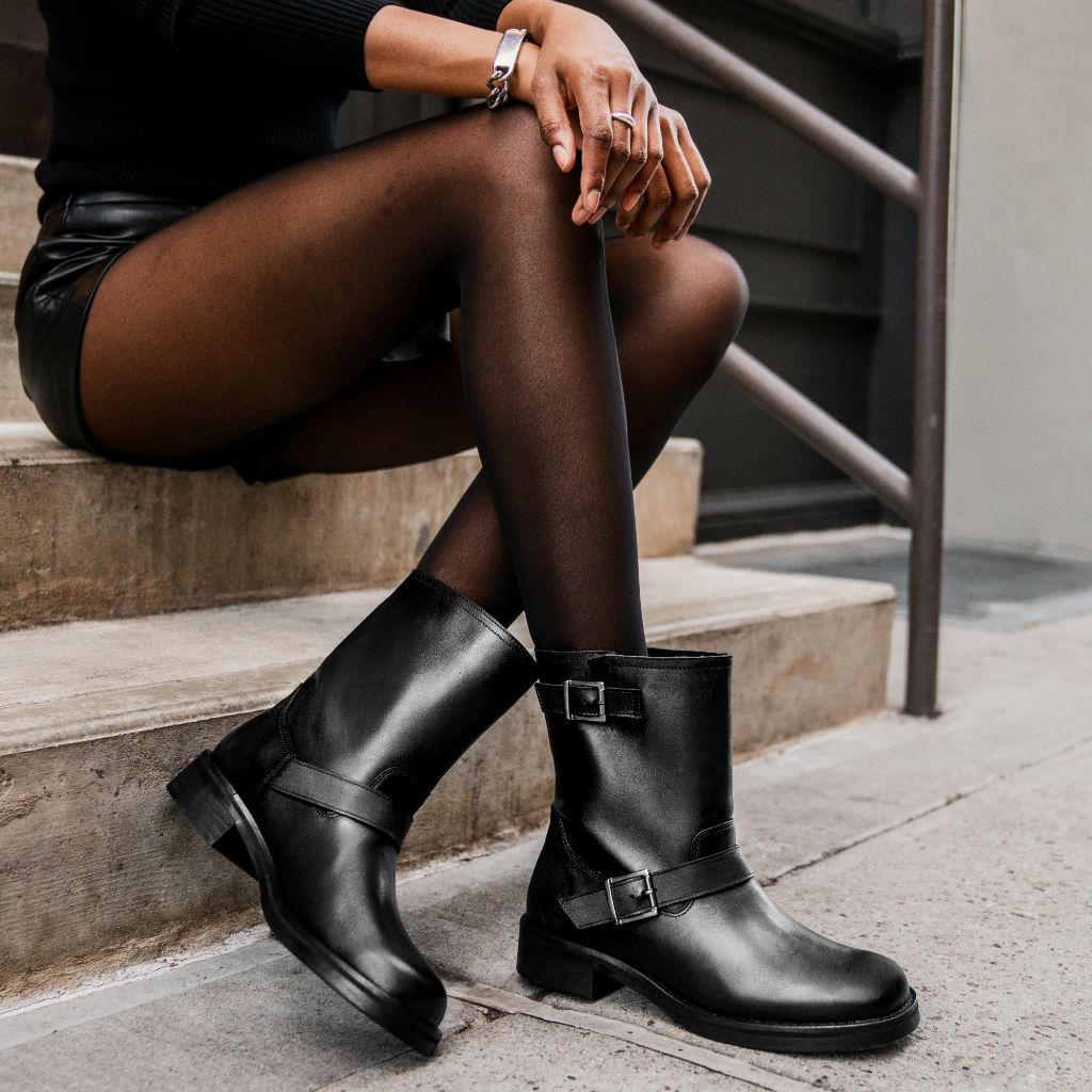 https://cdn.shopify.com/s/files/1/0419/1525/files/1024x1024-Womens-Vandal-Black-111524-3.jpg?v=1732048740