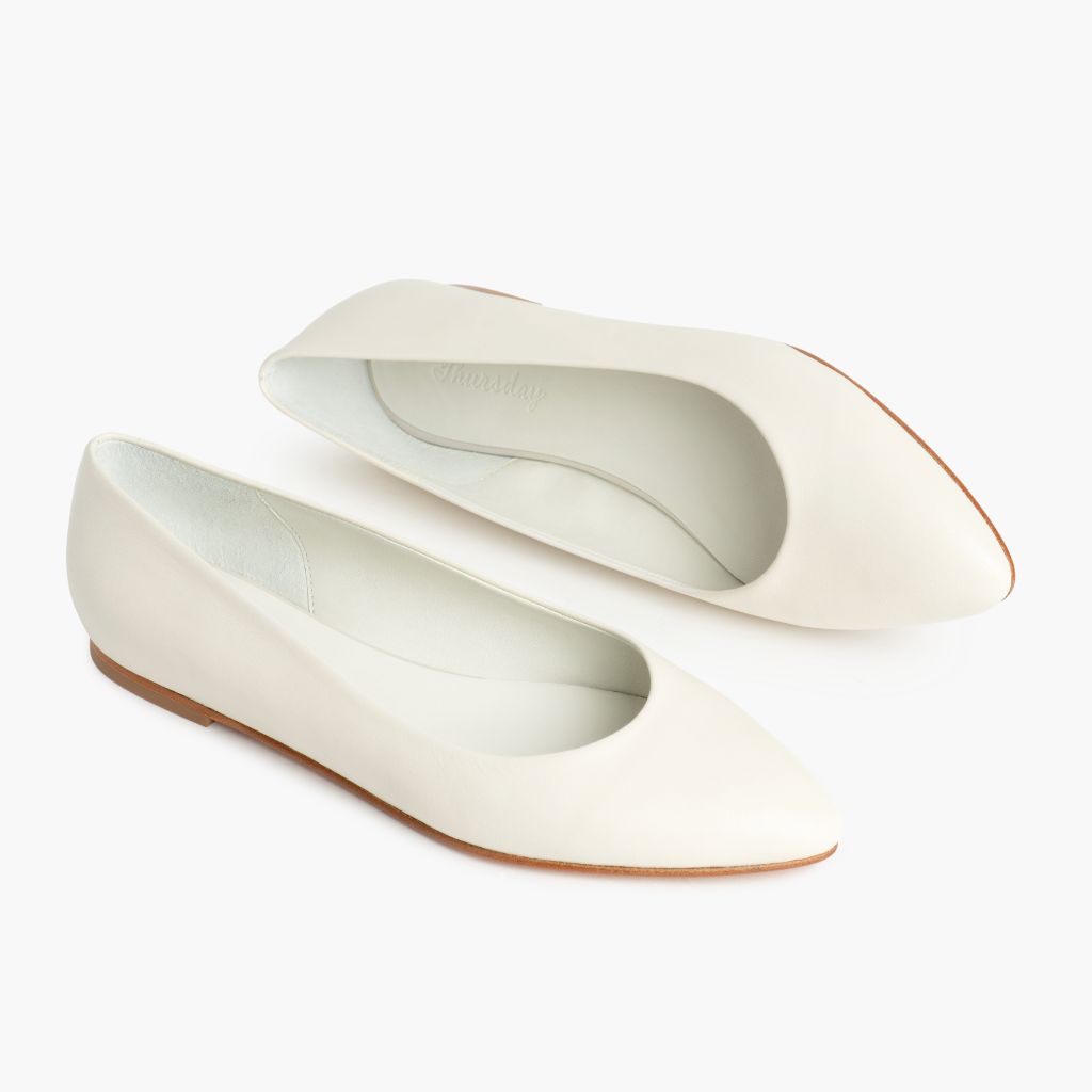 https://cdn.shopify.com/s/files/1/0419/1525/files/1024x1024-Womens-Viva-Ivory-060123-FlatlayAlt_3a32e25d-708c-4bba-9e75-3fc55280c1c4.jpg?v=1687891963