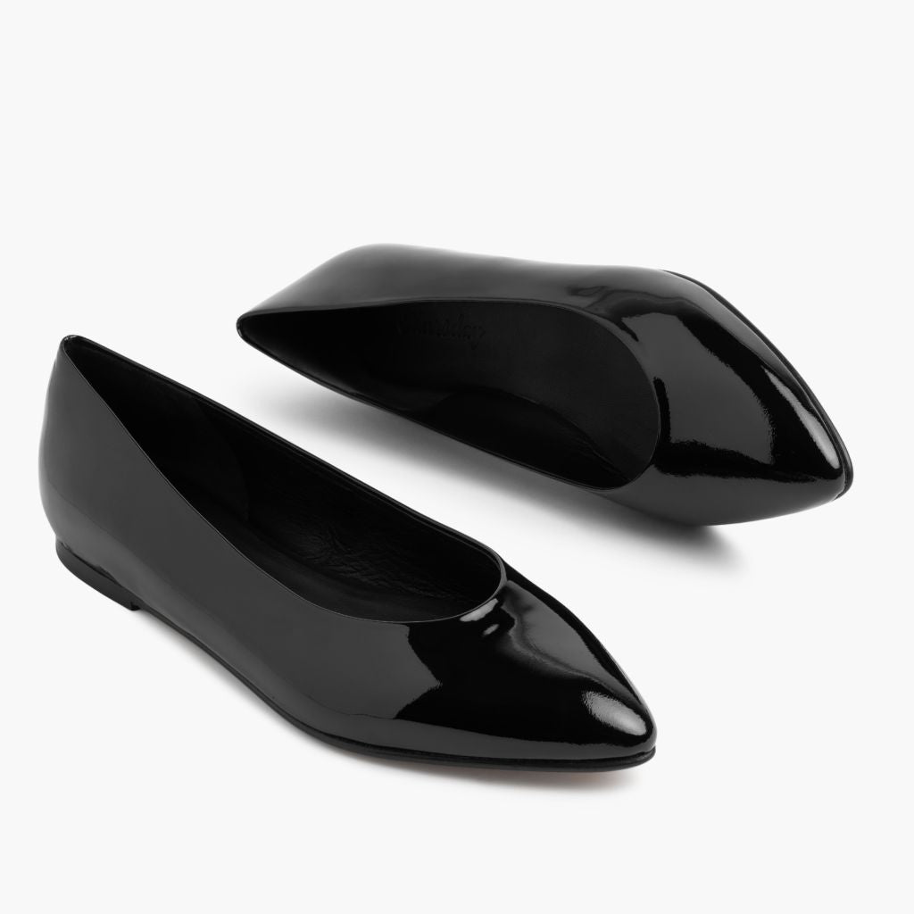 https://cdn.shopify.com/s/files/1/0419/1525/files/1024x1024-Womens-VivaBalletFlat-BlackPatent-050123-FlatlayAlt.jpg?v=1683580744