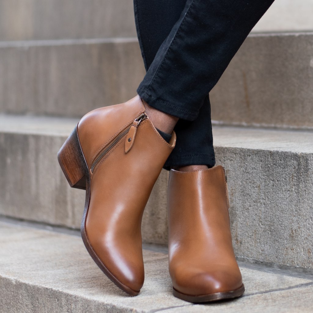 https://cdn.shopify.com/s/files/1/0419/1525/products/1024x1024-women-downtown-toffee-061421-1.jpg?v=1623772833